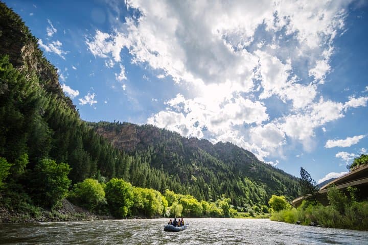 scenic-canyon-half-day-float-glenwood-canyon-colorado-river