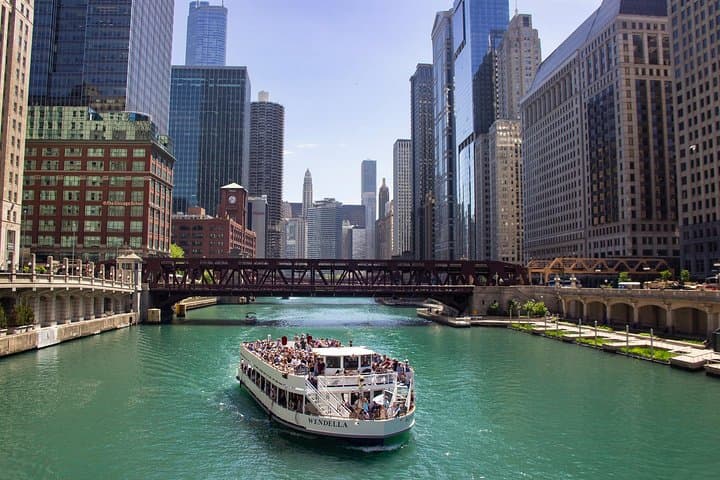 Chicago River Architecture Tour — 90-Minute Guided Boat Cruise