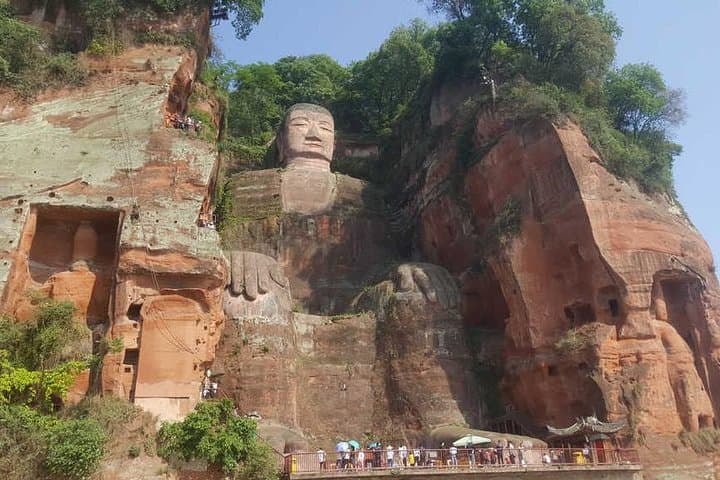 Mt Emei and Leshan Giant Buddha: 2-Day Cultural Hike from Chengdu