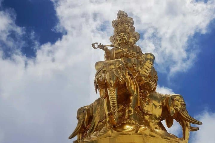 Mt Emei Deep Experience: 2-Day Golden Summit and Monastery Stay