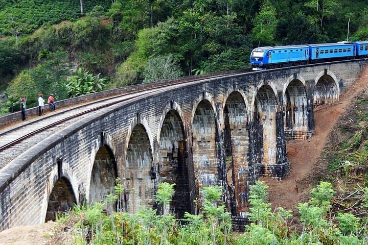 Private Chauffeur Tours in Sri Lanka: Colombo to Ella Chauffeur-Driven Car photo 4
