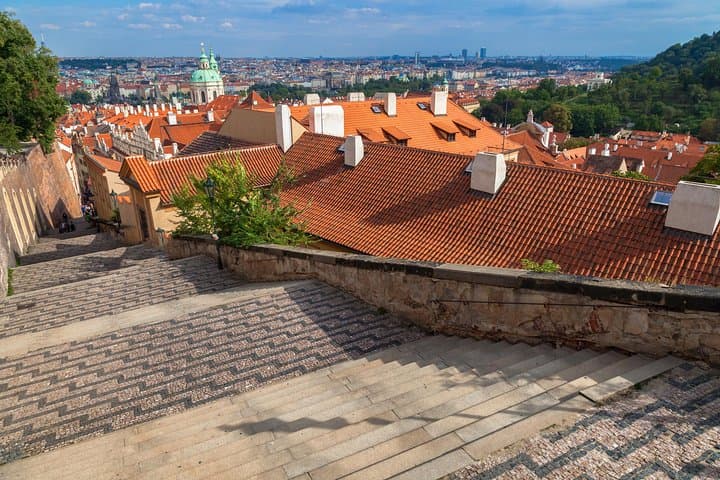 Half-Day Prague: Bus Highlights and Castle Walk Tour