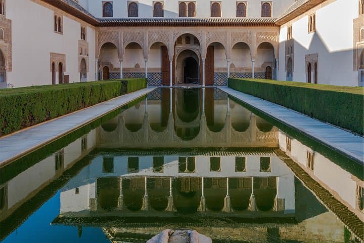 Skip-the-Line Alhambra and Albaicín Private Guided Tour with Official Guide in Granada photo 2