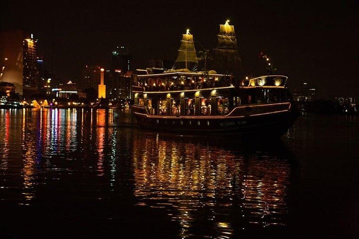 Saigon Cyclo & Water Puppet Show with Saigon River Dinner Cruise