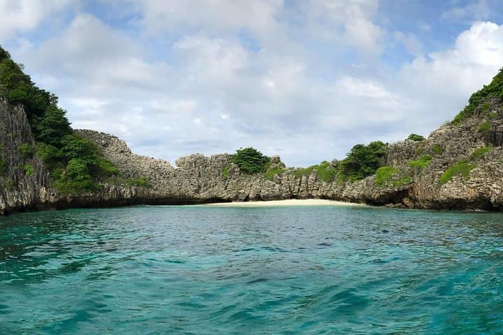 Speedboat Snorkel to Koh Rok & Koh Haa from Koh Lanta — Full-Day Tour