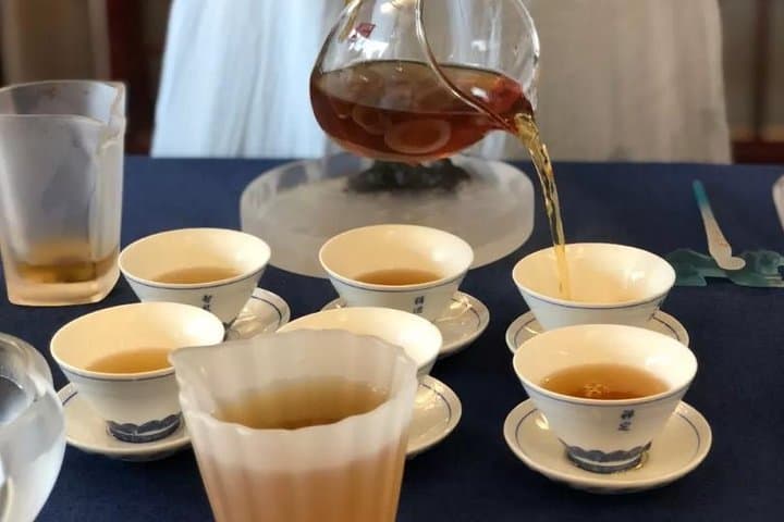 Qibao Ancient Town Private Walking Tour: Tea Tasting & Calligraphy Experience photo 2
