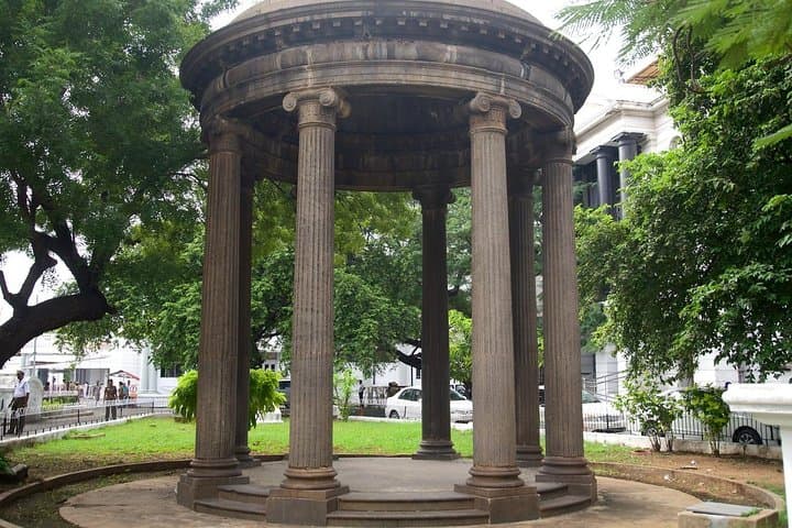 Explore Chennai's Historic Landmarks: Fort St George & Kapaleeshwar Temple photo 2