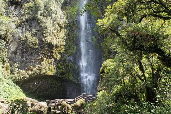 Hike to El Chorro de Giron Waterfall & Busa Lake Rim — Cuenca Full-Day Cloud-Forest Trek photo 4