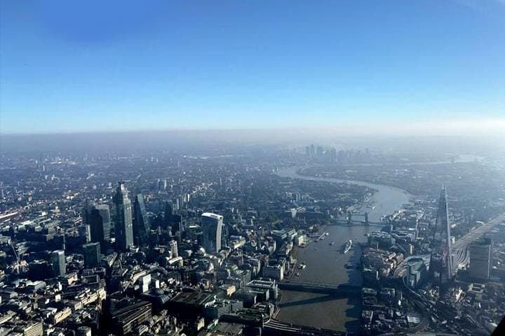 London Helicopter Tour: 35-Minute Sightseeing Flight from Redhill Aerodrome