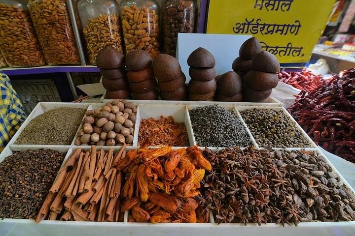 Mumbai Spice Markets & Chor Bazaar Walking Tour — Guided Lalbaug Market Experience photo 4