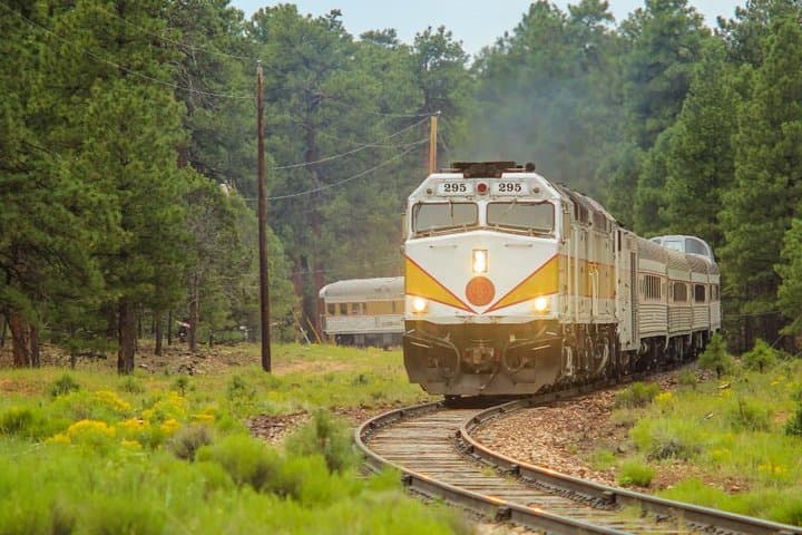 Grand Canyon Railway: Historic 65-Mile Train Ride from Williams to the South Rim