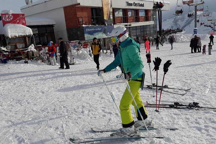 Full-Day Gudauri Skiing Tour from Tbilisi — Jinvali, Ananuri & Pasanauri