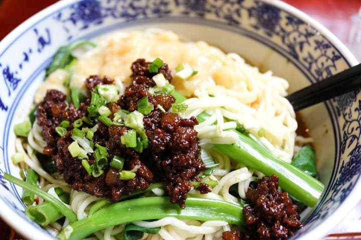 Houhai to Nanluoguxiang: Private Beijing Food Walking Tour photo 2
