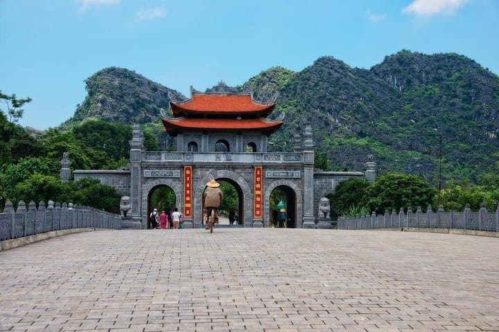 Hoa Lu, Trang An & Mua Cave Day Tour — Sampan Boats, Cycling & Ancient Temples photo 3