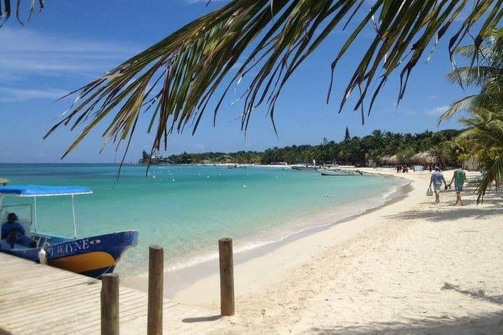 Custom Best of Roatán Private Tour — Tailor Your Island Day from Coxen Hole photo 2