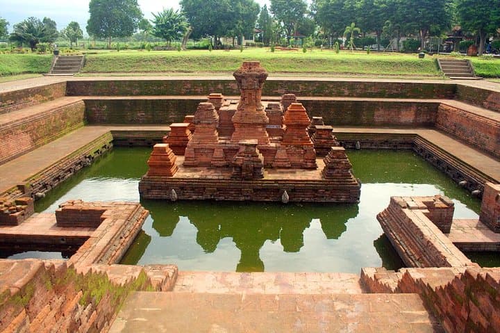 Exploring Majapahit: Guided Archaeology Tour from Surabaya