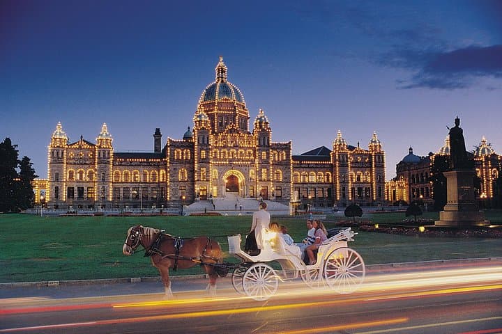 Victoria Horse-Drawn Carriage Tour: 90-Minute Capital Tour photo 2