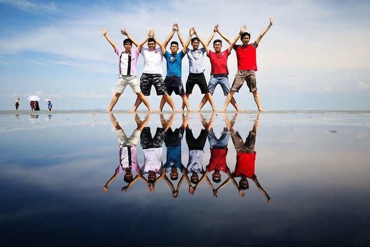 Sky Mirror Day Tour from Kuala Lumpur: Sasaran Sandbar Photoshoot + Batu Caves Stopover