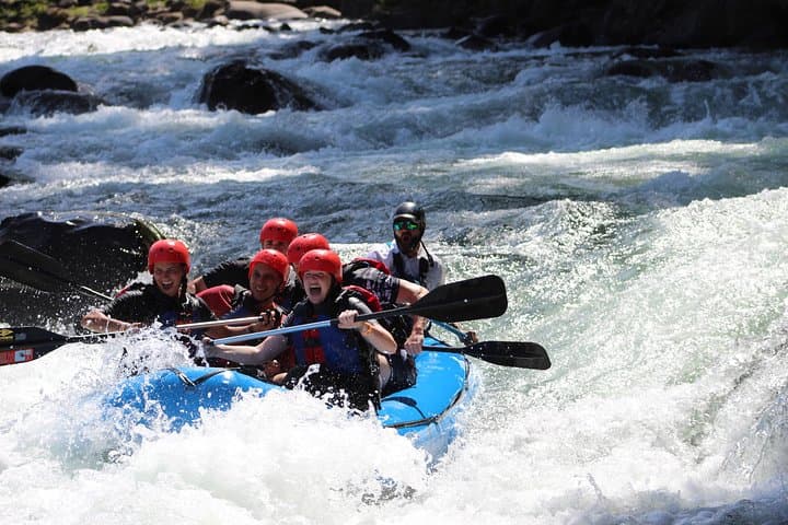 Arenal Whitewater Rafting: 13 km of Class III–IV Rapids with Lunch & Photos