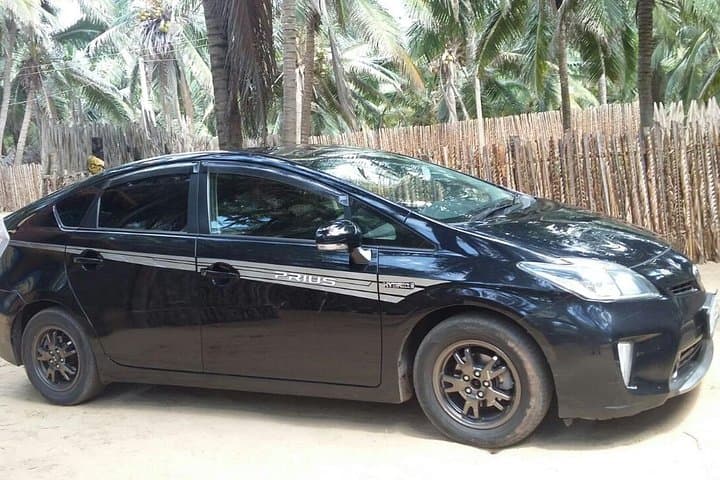 Private Chauffeur-Driven Standard Car in Colombo — Easy Multi-Day Sightseeing in Sri Lanka