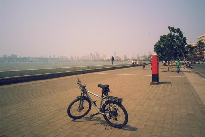 Early Morning Mumbai Bicycle Tour: Colaba to Marine Drive photo 2