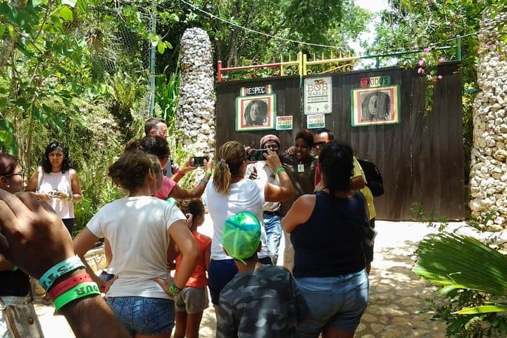 Explore Bob Marley’s Nine Mile: Cultural Excursion from Montego Bay