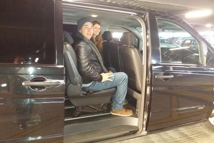 London Airport Shared Transfer: 24/7 Shuttle from Heathrow, Gatwick, Stansted, Luton & Southend to Central Hotels photo 3