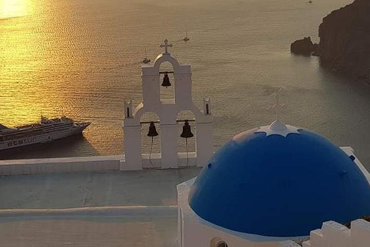 Oia Private Tour Santorini: Sunset, Blue Domes & Cave Houses photo 2