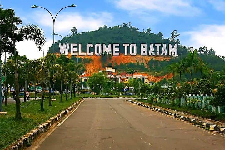 Batam Full-Day Highlights: Barelang Bridge, Maha Vihara & Local Seafood