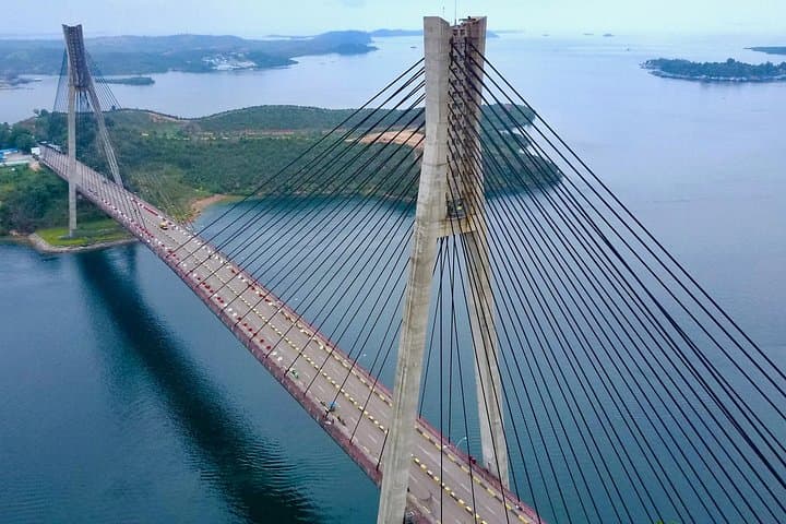 Full-Day Batam Island Tour: Barelang Bridge, Maha Vihara & Kelong Seafood Lunch photo 2