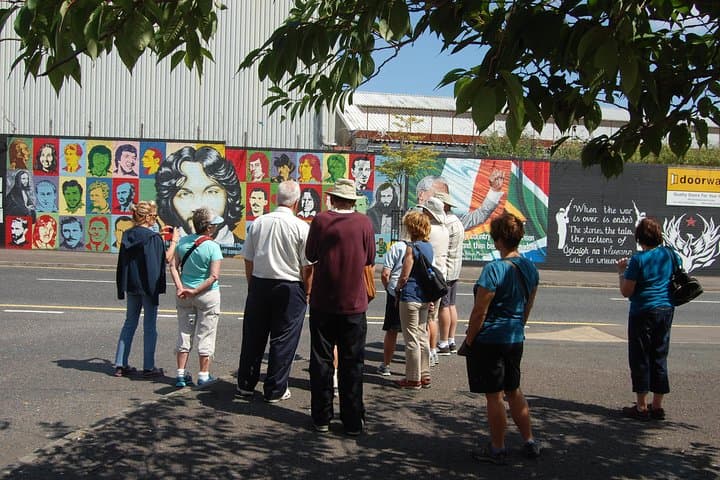 Private 2-Hour Belfast Black Taxi Tour: Murals, Peace Walls & Troubles History photo 1
