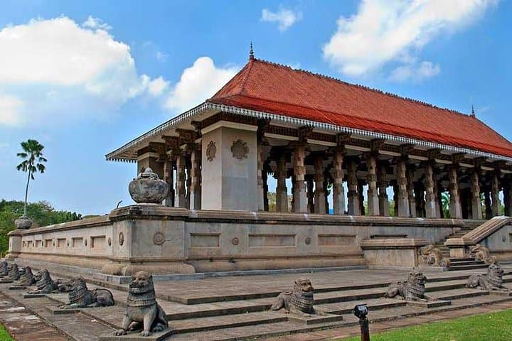 Colombo Open Deck Bus City Tour: Heritage, Markets & Temples photo 2