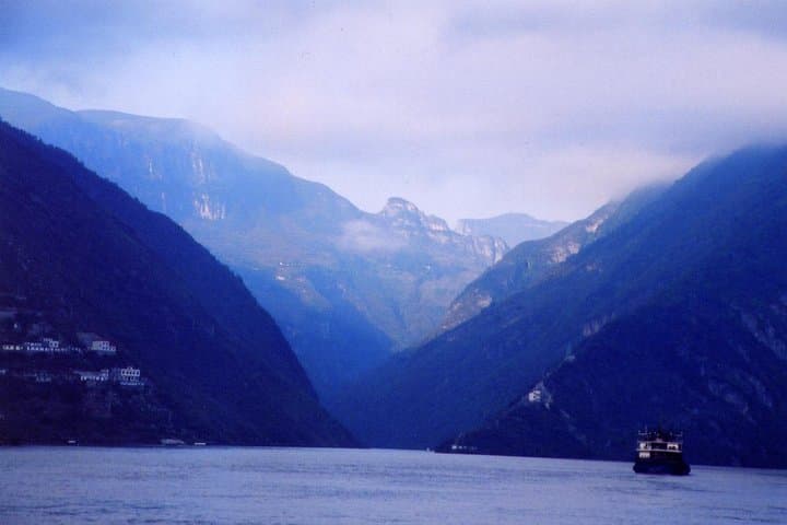 Yangtze River Cruise: Chongqing to Yichang 4-Day Three Gorges Journey photo 2
