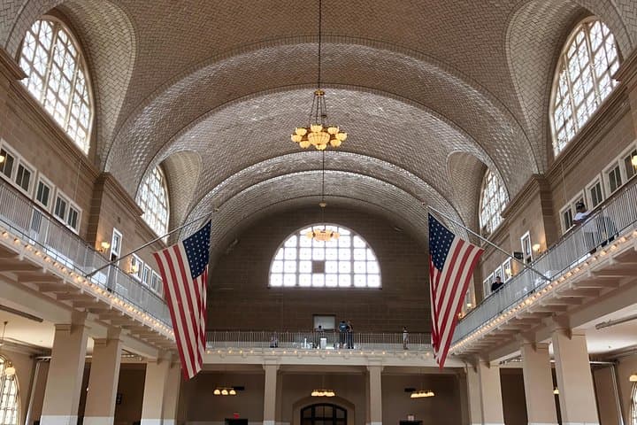 Skip-the-Line Ellis Island: American Immigration Tour with Ferry Photo Shoot
