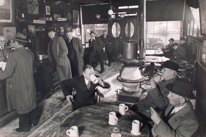 East Village Ghost Pub Crawl: Haunted Bars and Historic Streets of NYC
