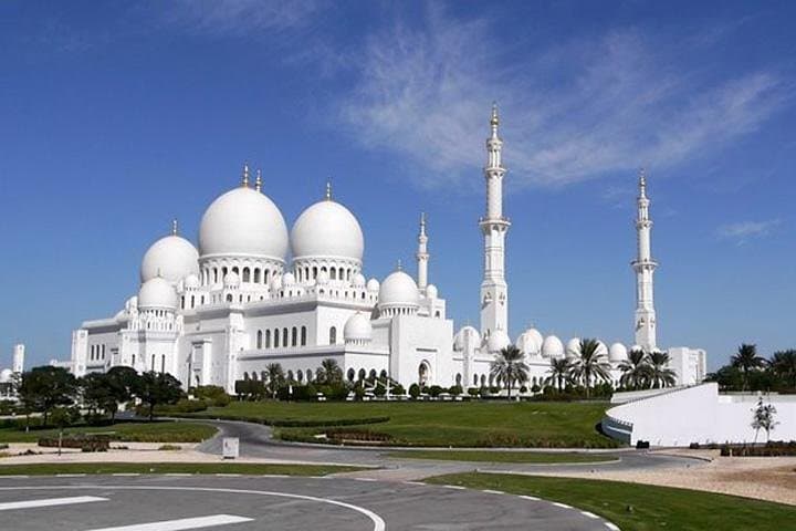 Abu Dhabi Day Trip from Dubai: Sheikh Zayed Mosque, Corniche & Heritage Village