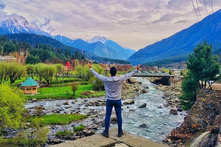 Kashmir Paradise on Earth: 6-Day Srinagar, Gulmarg, Sonamarg & Pahalgam Tour