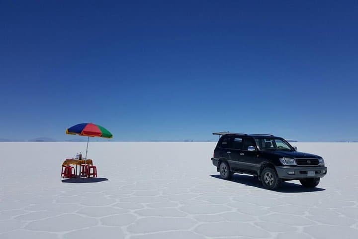 Salar de Uyuni Private Sunset Salt Flats Photography Tour — Mirror-Effect Shots photo 2