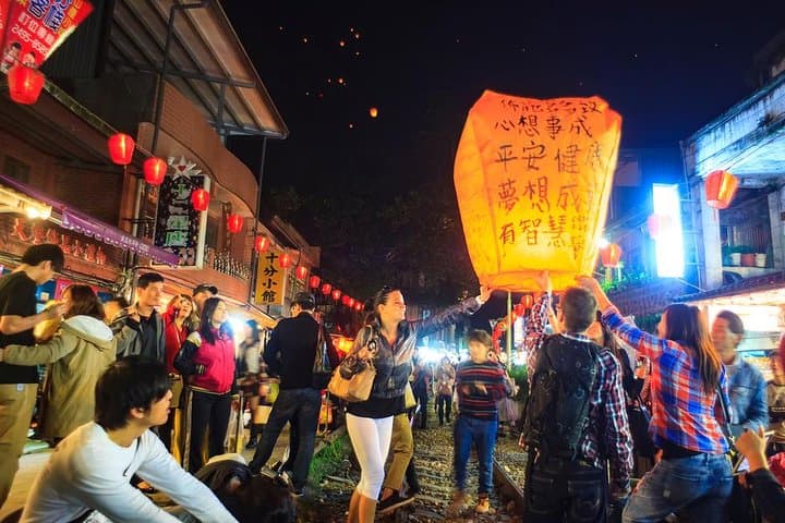 Pingxi and Jiufen Day Trip from Taipei: Sky Lanterns, Yehliu Geopark & Shifen Falls