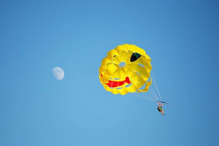 Maunalua Bay Parasailing: 600–800ft Hawaii Kai High-Flyer Adventure photo 2