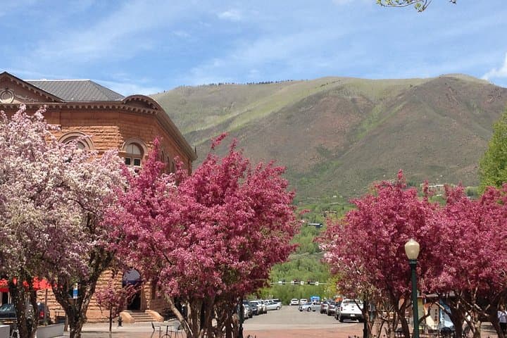 Aspen Past to Present: 90-Minute Historic Downtown Walking Tour photo 2