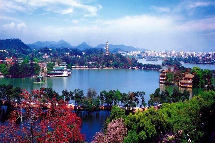 Flexible Private Day Tour in Hangzhou: West Lake, Longjing Tea & Lingyin Temple photo 1