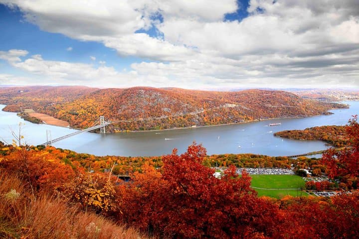 Private Hudson Valley Fall Foliage Helicopter Charter from Manhattan photo 5