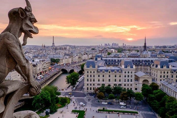 Paris Top Sights Half-Day Walking Tour: Montmartre, Sacré‑Cœur & Eiffel Views photo 4