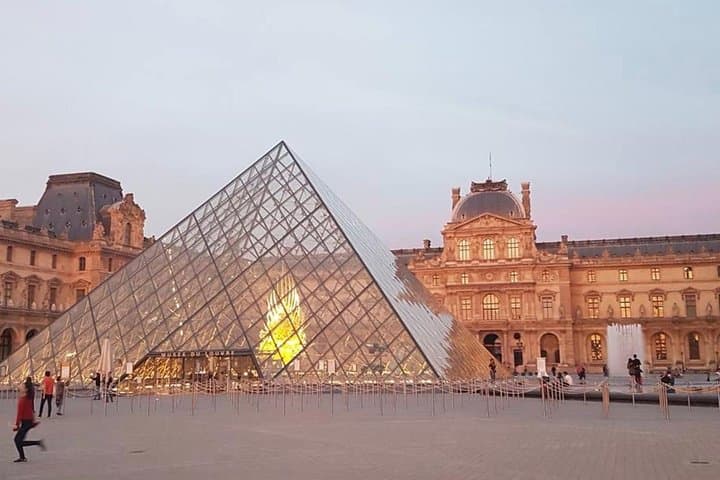 Paris Top Sights Half-Day Walking Tour: Montmartre, Sacré‑Cœur & Eiffel Views photo 5