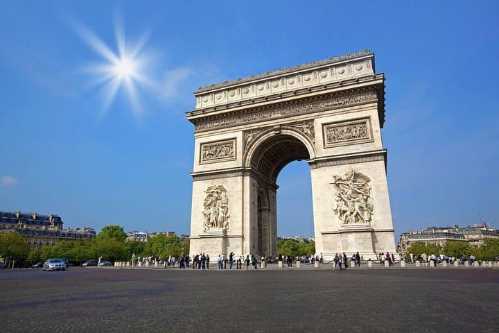Luxury Paris Day Trip from London — Eiffel Tower Lunch & Seine Cruise photo 2