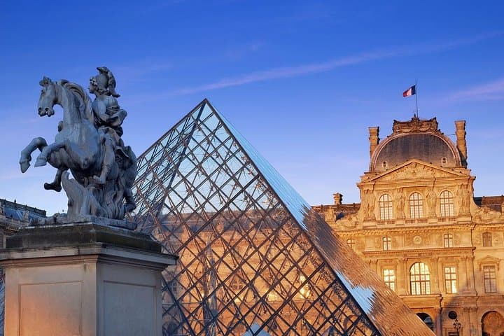 Luxury Paris Day Trip from London — Eiffel Tower Lunch & Seine Cruise photo 4
