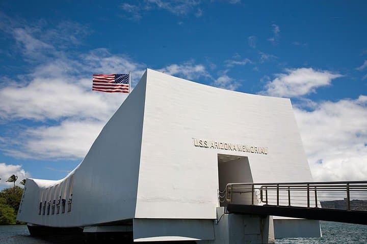 Pearl Harbor & Honolulu Highlights: Arizona Memorial, Punchbowl Cemetery and City Tour