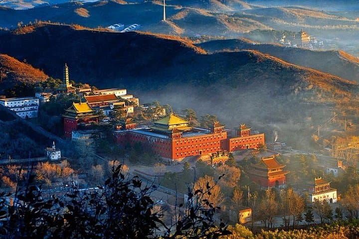 Hike Jinshanling Great Wall & Explore Chengde Summer Resort — Day Trip from Beijing