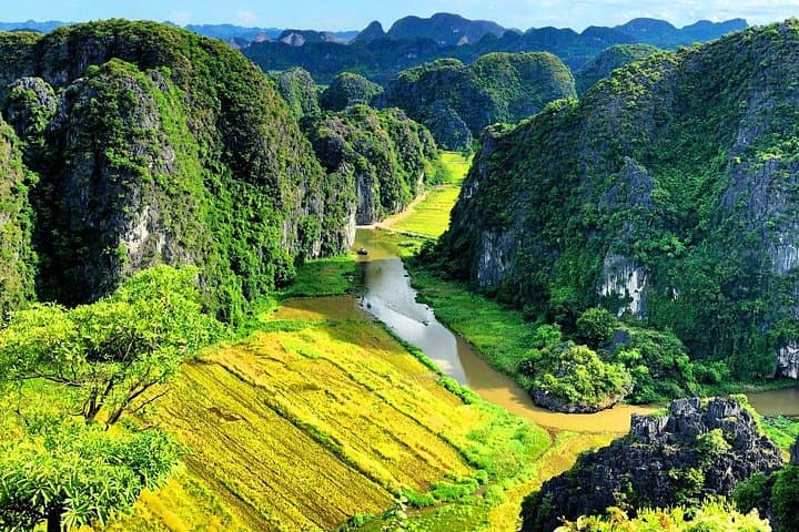 Full-Day Ninh Binh: Hoa Lu, Tam Coc Boat & Mua Cave Hike photo 5